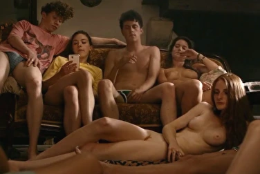 Французские студенты устроили оргию в фильме Bang Gang
